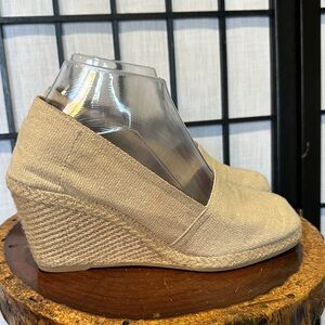 Patricia Green Vienna Scallop Tan Leather Wedge Espadrille Shoes Size 7 Like New